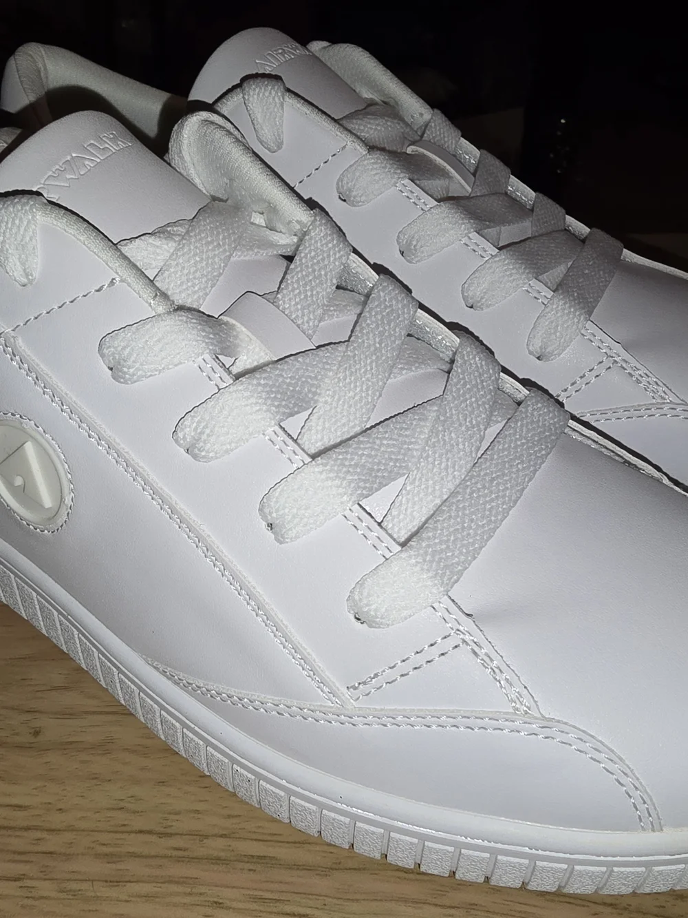 Airwalk WHITE/WHITE Men's Size 10.5 BRAND NEW/SKATE/CASUAL/IDEAL FOR ALL ATTIRES